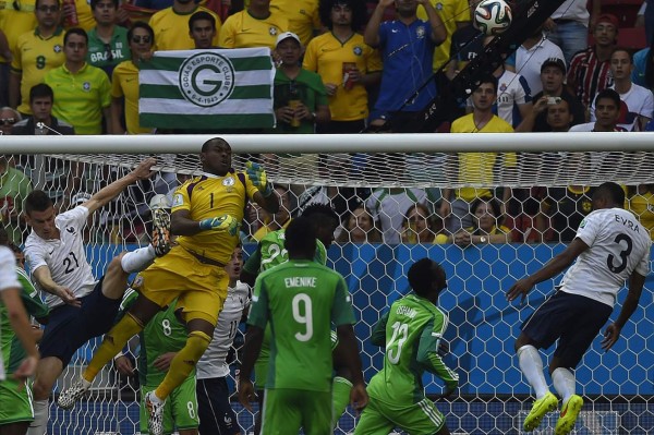 Francia calificó a cuartos de final tras derrotar por 2-0 a Nigeria