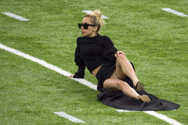 Lady Gaga sorprende a todos en el Super Bowl al enseñar sus partes íntimas