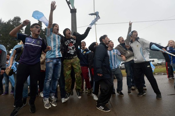 Argentina es recibida por miles de aficionados en Buenos Aires