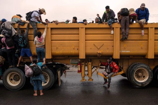 El bonito gesto de gobernante mexicano con migrantes hondureños