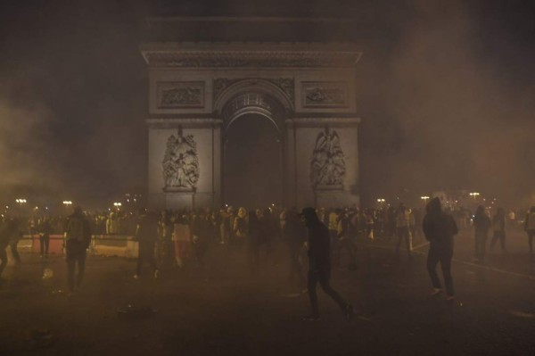 París bajo fuego: Caos y terror en Francia en una violenta protesta