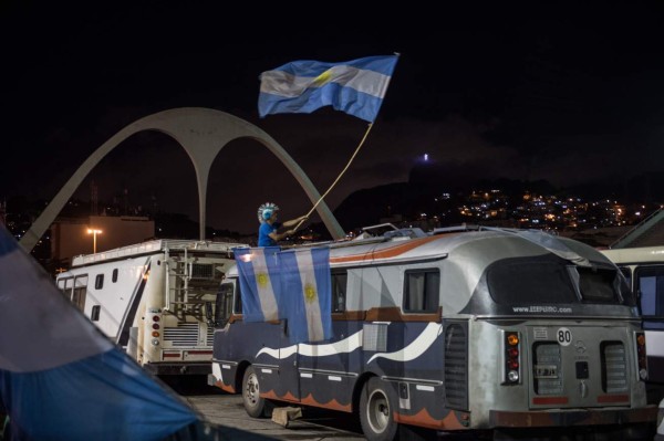 Alemanes y argentinos ya viven su fiesta previo a la final del Mundial.