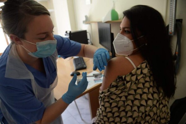 Se quitaron la mascarilla: el oasis donde la gente ya está vacunada contra el Covid-19 y todo volvió a la normalidad