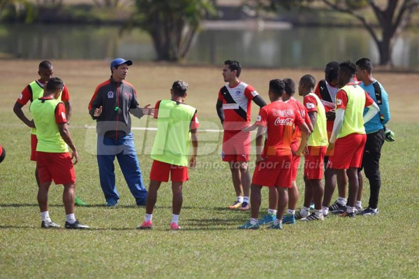 En fotos: El primer y extraño día de Olimpia sin Carlos Restrepo