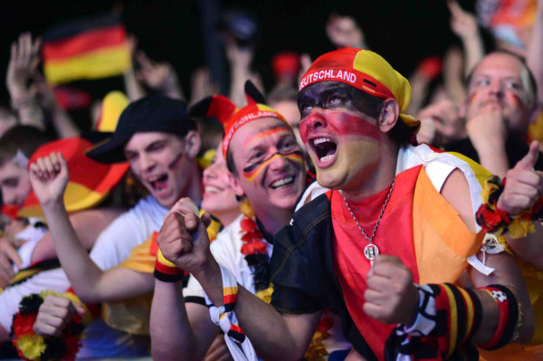 Alemania avanzó a paso firme, con festival de goles 4-2 a Grecia