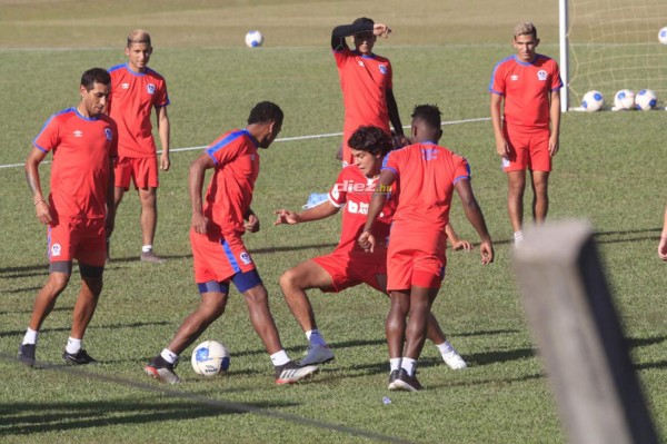 Pasillo, ausencias y aficionados en el primer entrenamiento del Olimpia del 2020