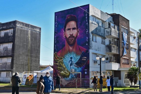 ¡Inmortalizado! El impresionante mural que le hicieron a Messi frente a su escuela en Rosario