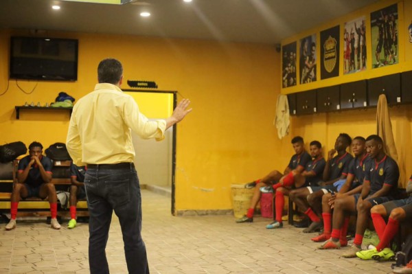 EN FOTOS: Así fue el primer entreno de Hernán Medford con el Real España