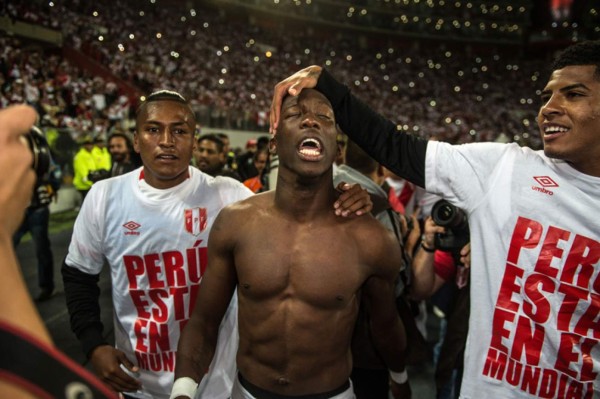 ¡UNA LOCURA! Así festejó Perú su regreso a un Mundial de Fútbol