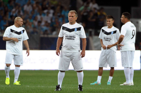 Espectacular gol de Zidane en juego benéfico en Brasil