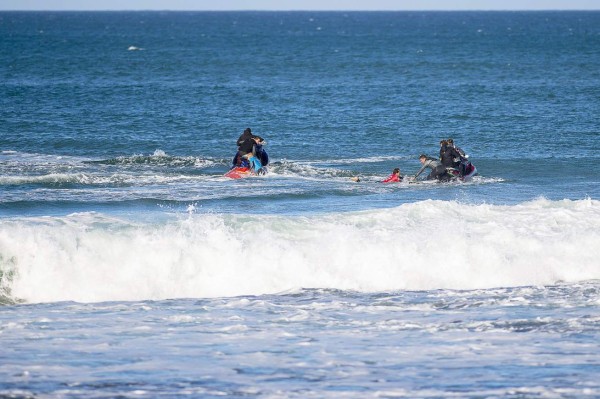 ASÍ FUE EL ATAQUE DE UN TIBURÓN EN PLENO TORNEO DE SURF EN SUDÁFRICA