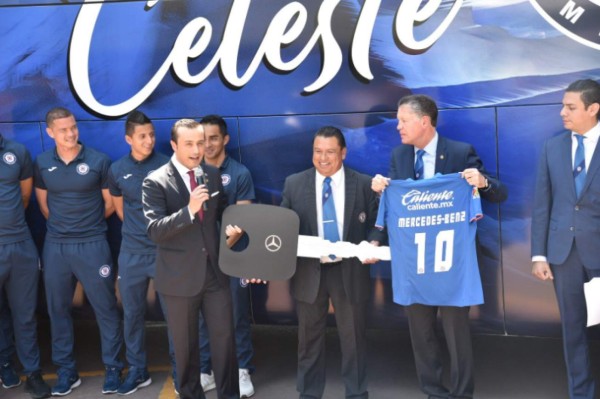 ¡De lujo! El nuevo e imponente autobús de Cruz Azul patrocinado por Mercedes-Benz&nbsp;&nbsp;&nbsp;