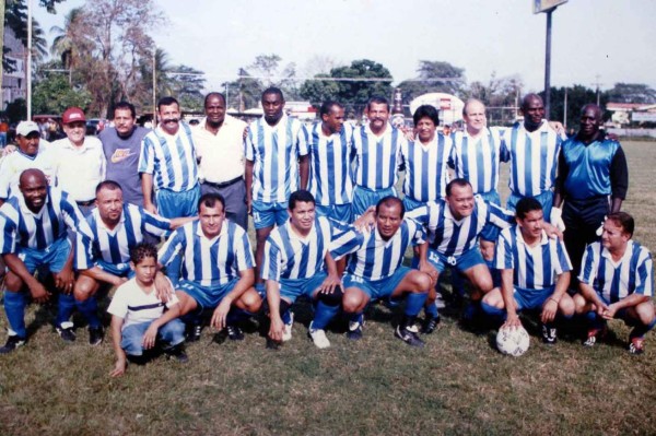 La vida y carrera de Gilberto Yearwood en imágenes