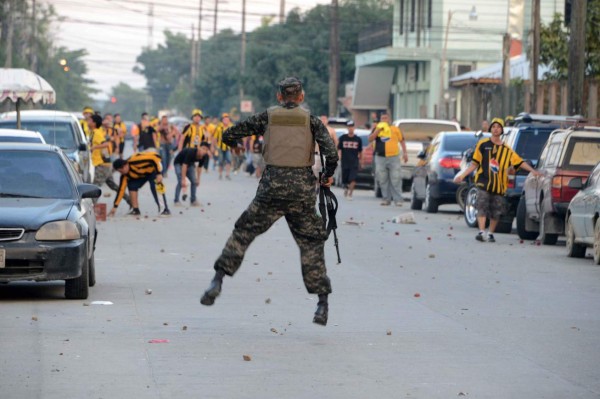 Llantos, algarabía, violencia y heridos; lo que no se vio de las semifinales en Honduras