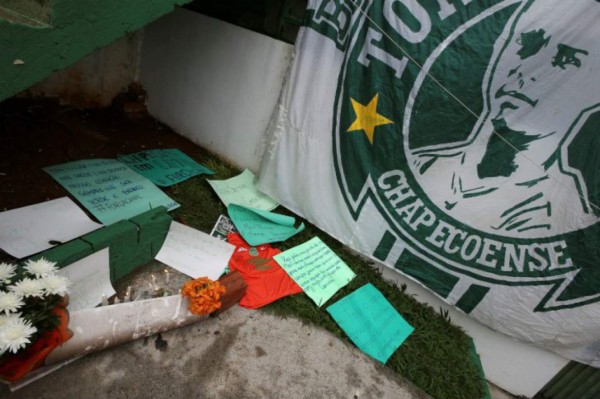 Llanto y dolor en familiares y aficionados del Chapecoense en Brasil