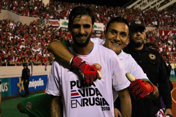 El emotivo festejo de jugadores de Costa Rica y la belleza de Andrea Salas