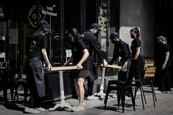 Playas, bares y cafés: Francia da un paso más hacia la normalidad en medio de la pandemia