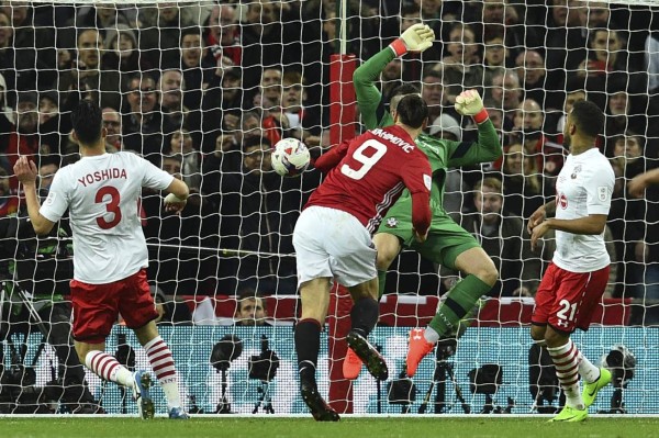 Manchester United conquista la Copa de la Liga Inglesa