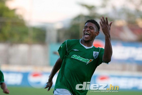 27 celebraciones inolvidables de Carlo Costly en su carrera