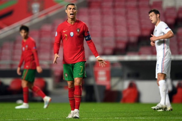 Abrazo entre cracks y la dura entrada de Cristiano Ronaldo en la derrota de Portugal ante Francia