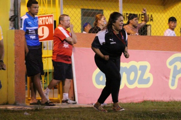 ¡NO SE VIO EN TV! Llenazo, portones cerrados y la eurofia de los progreseños