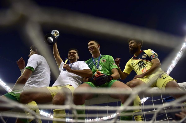 Las dos caras de la final: El festejo de las águilas del América y el llanto del Cruz Azul