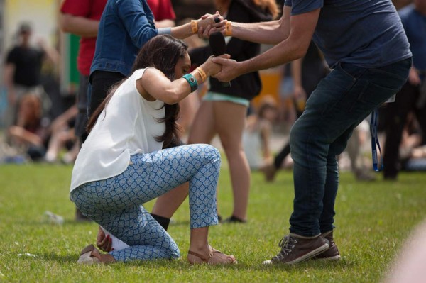Así es Carla, la chica a la que consciente Vincent Kompany con el FIFA 16