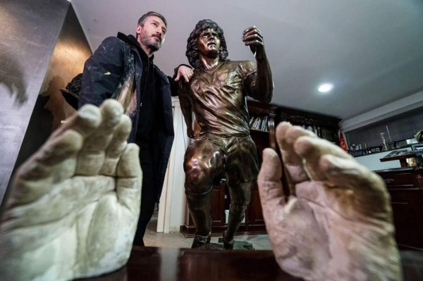 ¡De bronce para que sea eterna! Así es la hermosa estatua de Diego Maradona en Napolés