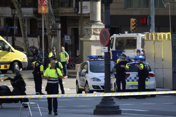 FOTOS: Las impactantes imágenes del atentado terrorista de Barcelona