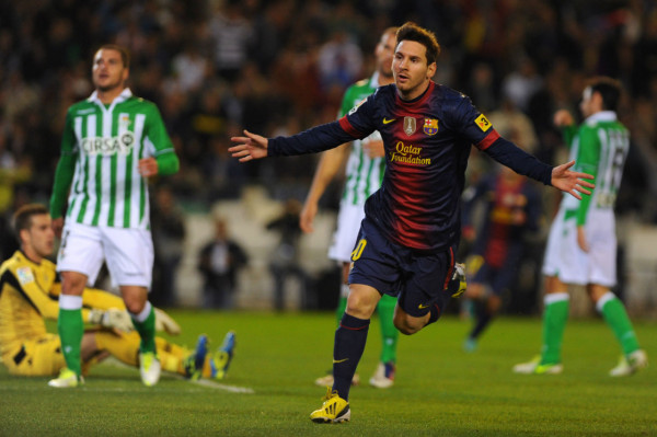 Barcelona vence 2-1 al Betis y Messi hace historia