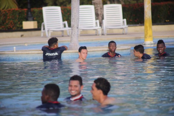 ¡Troleados y relajados! Así es la pretemporada de Real España en Tela