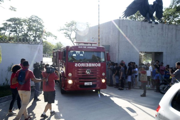 Desgarradoras imágenes: Tristeza y llanto en complejo del Flamengo tras voraz incendio