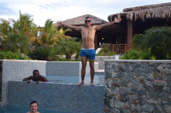 Las fotos inéditas de la vida de Arnold Peralta