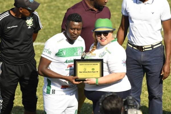 ¡Adiós capitán! Edgar Álvarez se despide del fútbol profesional con tremenda ovación