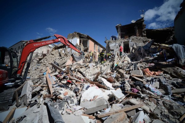 Impactantes y dolorosas imágenes del terremoto en Italia