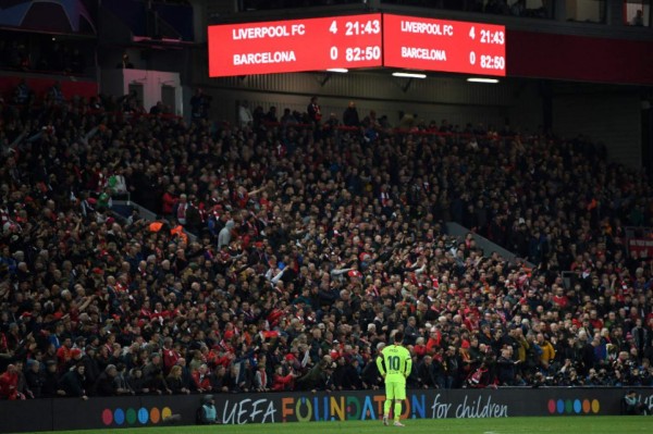 Devastados: Así sufrieron los aficionados del Barcelona el batacazo de Anfield