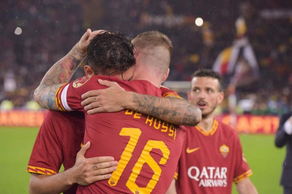 Emotivo: Totti llora tras el adiós de De Rossi en la Roma y así fue su despedida