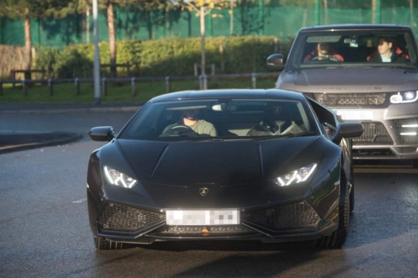¡Impresionante! La lujosa colección de autos que tiene el Kun Aguero jugador del Manchester City