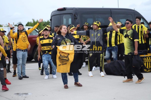 Fotos: Afición del Real España pone el ambiente y color en el amistoso con Querétaro en Houston