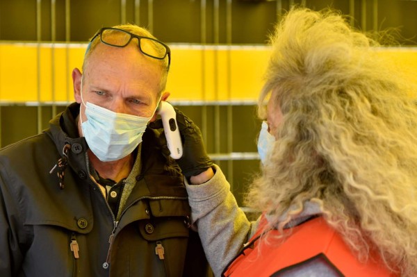 El regreso del fútbol en la Bundesliga en fotos: Celebraciones, suplentes como 'afición' y las medidas de bioseguridad