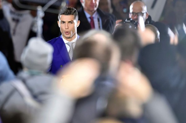 Cristiano Ronaldo y su novia Georgina Rodriguez deslumbran en premios The Best