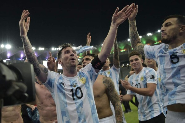 En imágenes: La llamada de Messi, el llanto de Neymar y el argentino que mandó a callar a Brasil