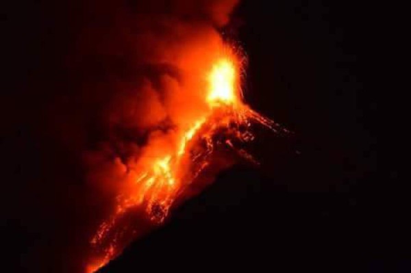 Erupción del Volcán de Fuego acapará la atención previo al Guatemala-Honduras