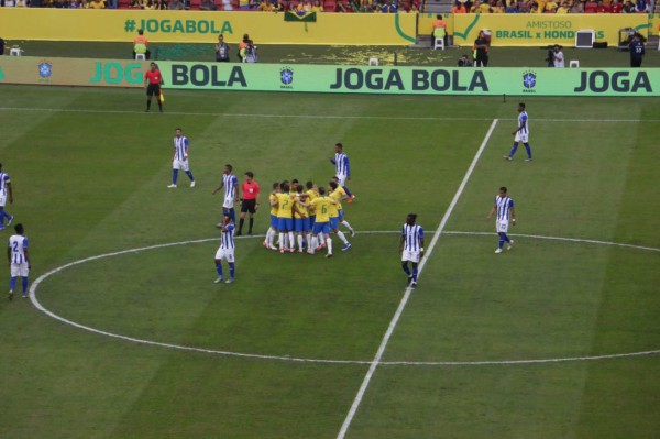 En fotos: Choque de Garrido contra Coutinho, la tristeza de Honduras y el dolor de Arthur