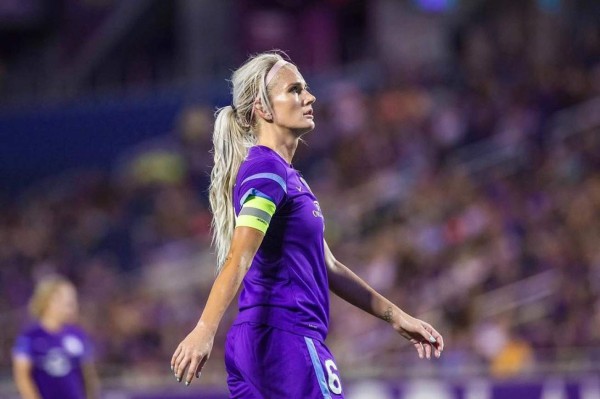 Bella futbolista canadiense Kaylyn Kyle se niega a viajar a los Juegos Olímpicos