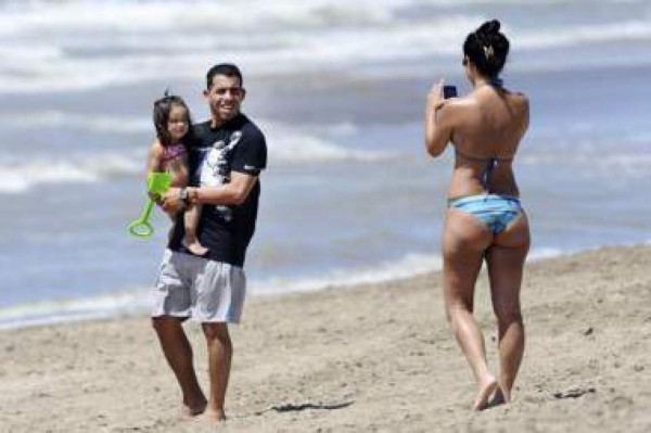 ¡Vaya suerte! Las novias más sensuales de los jugadores más feos del mundo