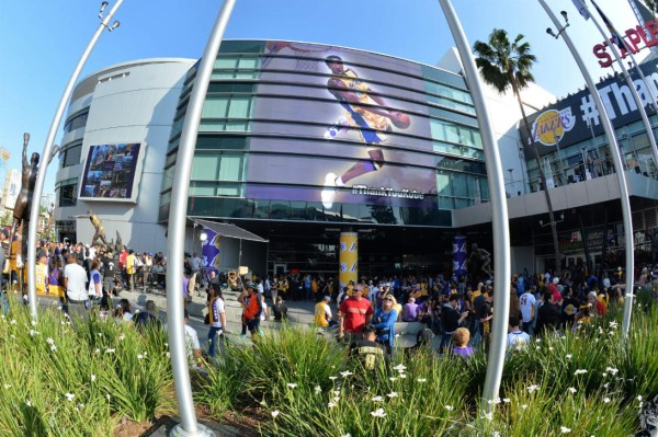 Así está el ambiente en el partido de despedida de Kobe Bryant