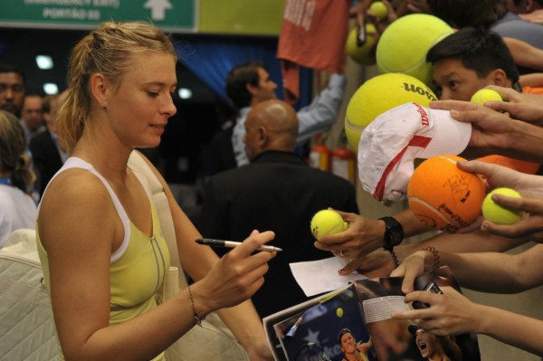 Caroline Wozniackiimita imita a Serena Williams en Brazil