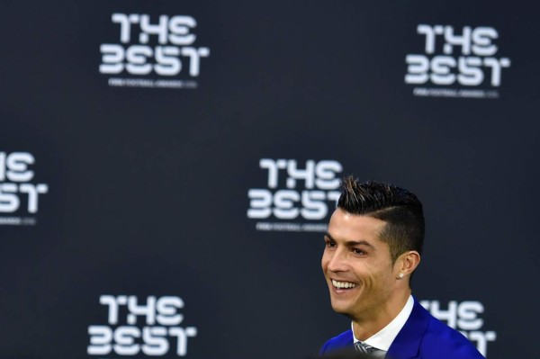 Cristiano Ronaldo y su novia Georgina Rodriguez deslumbran en premios The Best
