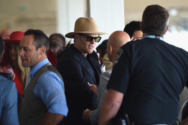 Lluvia de famosos y colorido en el Derby de Kentucky que ganó el puertorriqueño John Velázquez